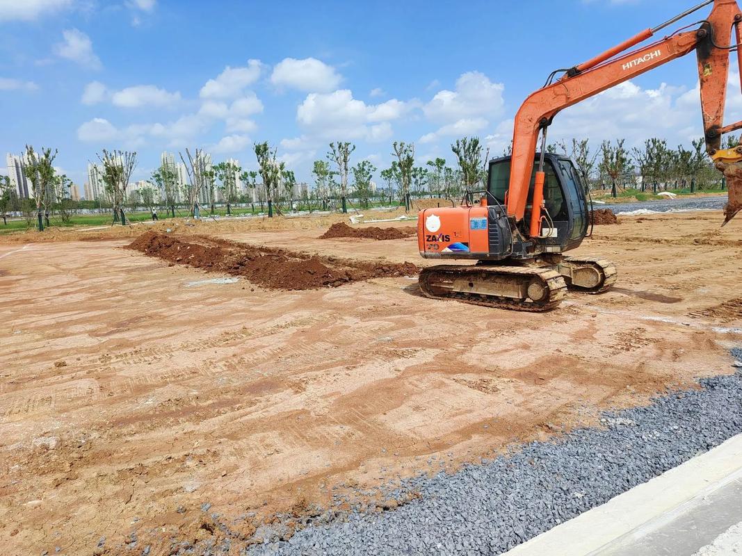 从泥土到绿洲 园林绿化施工现场纪实